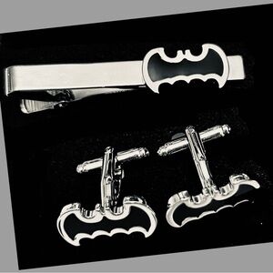 Black/Silver Batman Men’s Classic Formal Occasions Cufflinks and Tie Clip Set